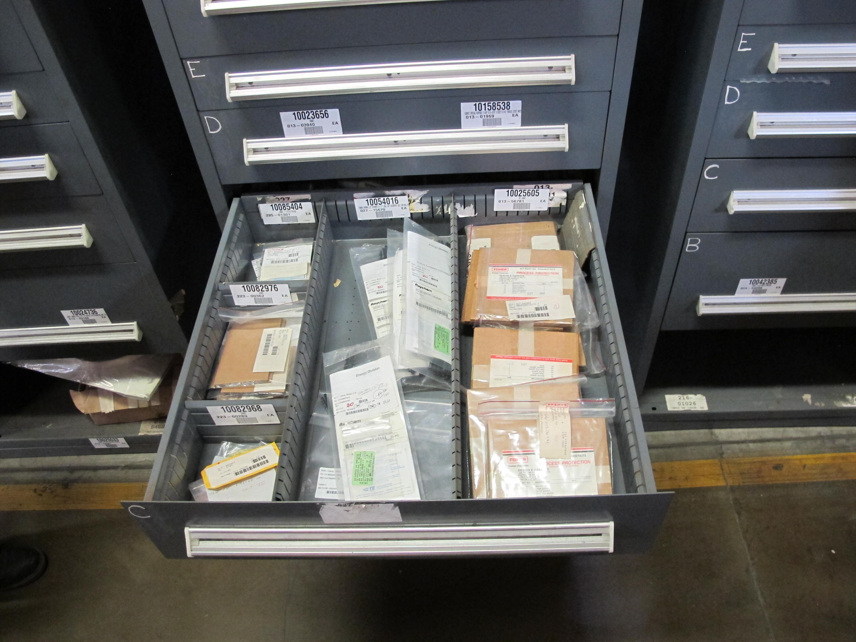 STANLEY VIDMAR HEAVY DUTY 5-DRAWER PARTS CABINET W/ CONTENTS (W-50) LOADING & HANDLING FEE $25-